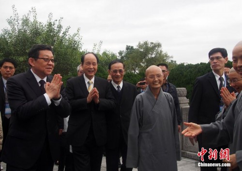 海協(xié)會(huì)會(huì)長(zhǎng)陳德銘參訪臺(tái)灣花蓮 海協(xié)會(huì)會(huì)長(zhǎng)陳德銘參訪臺(tái)灣花蓮